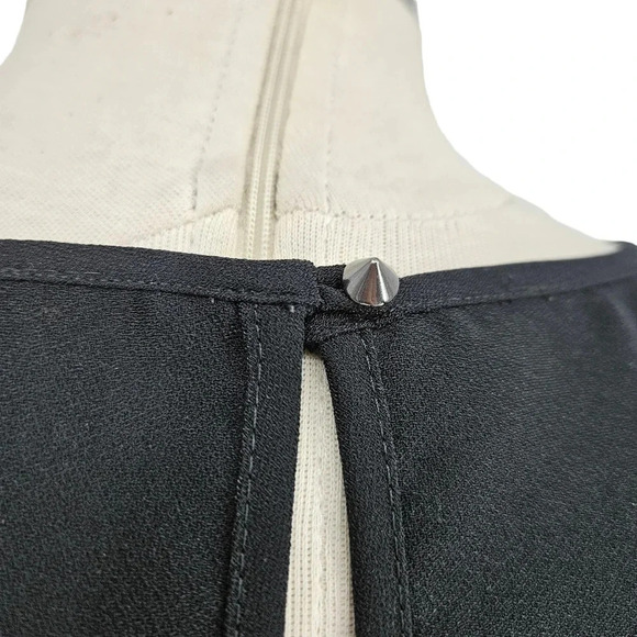 Banana Republic Tank Top Black Sleeveless Laser Cut Hem Button Back Shirt Blouse - Picture 5 of 7